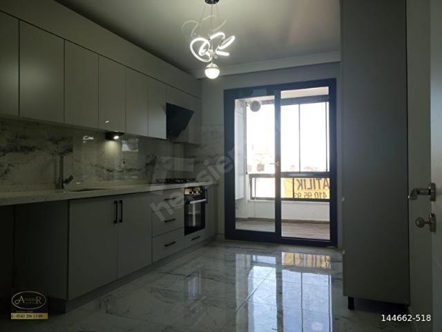 Balıkesir Edremit çarşı içi satılık 3+1 cadde üstü satılık daire