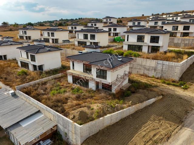 Balıkesir Karesi Naipli'de Satılık 4+1 252 M² Köşe Villa