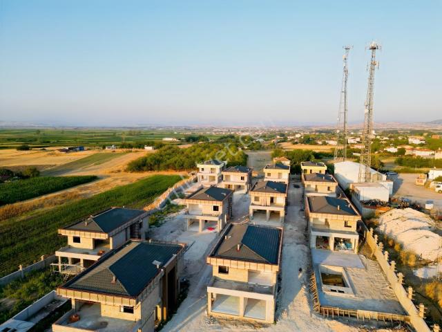 Balıkesir'in En Gözde Sitesinde Üniversite Yolunda Satılık Villa