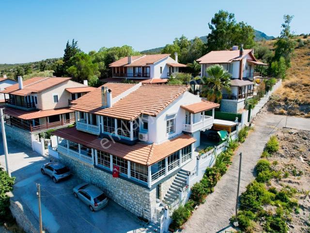 Balıklıova 'da Denize Sıfır Bakımlı Lüks Satılık Villa