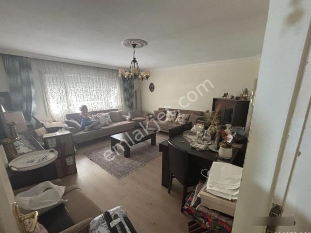 Balçova Merkezde Asansörlü Karanlık Odası Olmayan Çok Kullanışlı Geniş 3+1 Jeotermalli Arakat Daire
