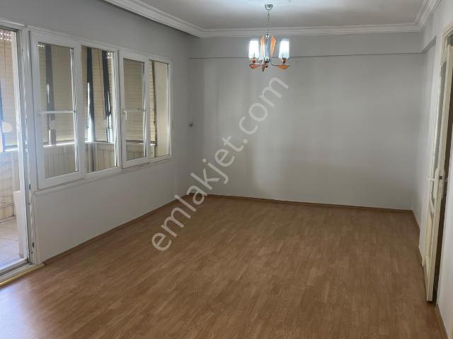 Balçova Merkezde Kiralık Geniş Ve Ferah 3+1 Daire