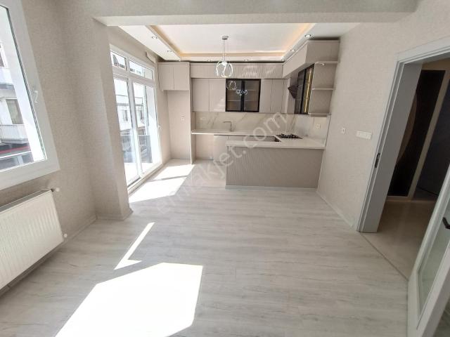 Balçova Metro Yakını 3+1 Arakat Komple Yapılı Satılık Daire