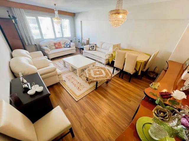 Balçova Onur Mah. Ata Cad.de Asansörlü, Eşyalı 3+1 Kiralık Daire