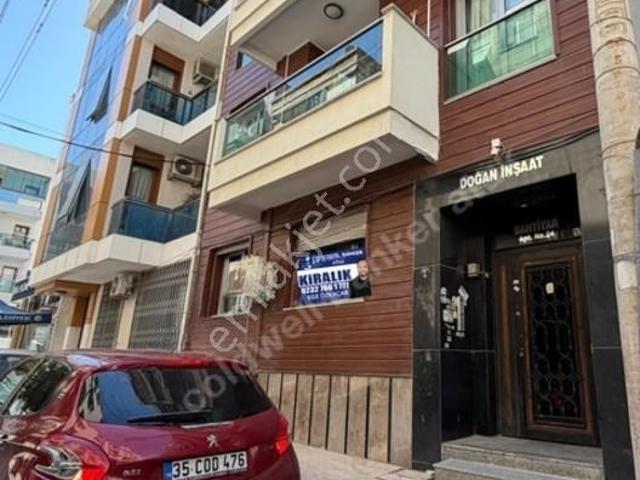 Balçova Onur Mahallesinde Konforlu Ve Kullanışlı Bir Yaşam Sizi