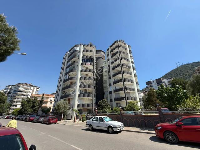 Balçova Ata Kule Sitesinde Satılık Geniş 3+1 Daire