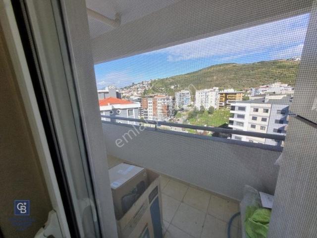 Balçova Çetin Emeçte Site İçinde Üç Cepheli Satılık Daire