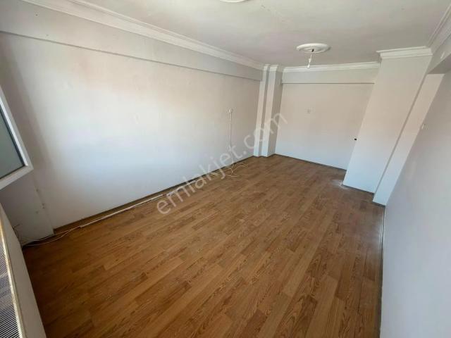 Balçova Eğitim Mah Ata Caddesi Yakını Merkezi Ferah Doğalgazlı Kiralık Daire 3+1