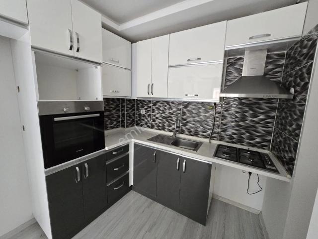 Balçova Eğitim Mah. Metro Yakını D.gazlı Kiralık 2+1 Daire