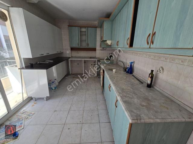 Balçova Eğitim Mahallesinde Doğalgazlı Arakat Satılık 3+1daire
