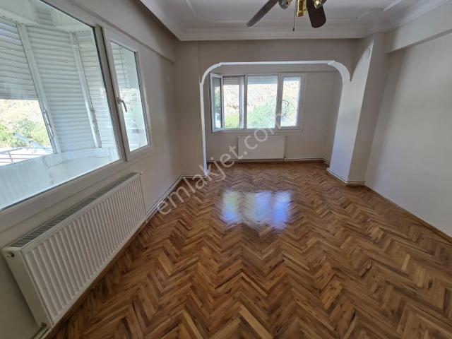 Balçova Eğitim Mahallesinde Doğalgazlı Satılık 2+1 Daire