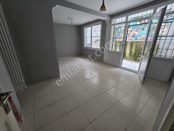 Balçova Eğitim Mahallesinde Kiralık 2+1 Daire