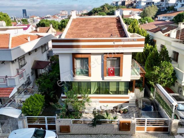 Balçova Korutürk ‘te Satılık 7+1 Bahçeli Villa
