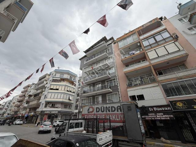 Balçova Sakarya Ana Cadde Üzeri Satılık Tadilatlı Daire