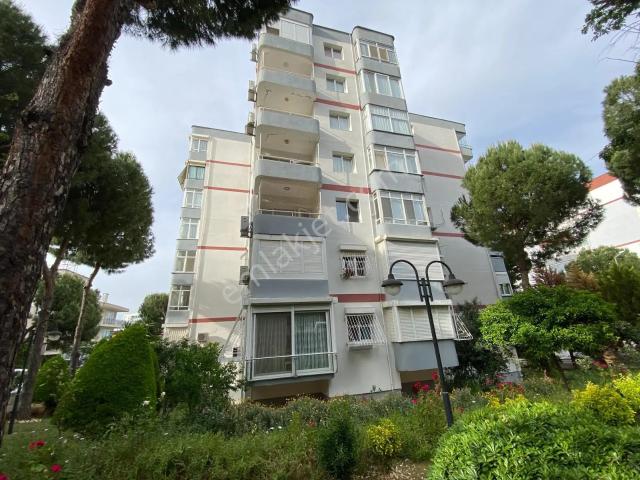 Balçova Site Konforunda 3+1 Otoparklı Arakat Satılık Daire