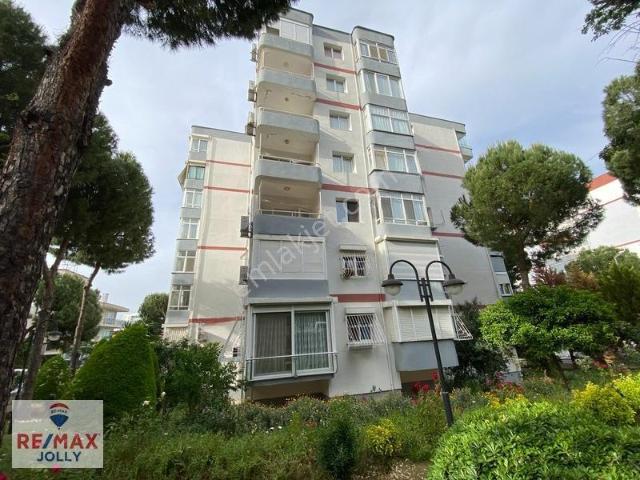 Balçova Site Konforunda 3+1 Otoparklı Arakat Satılık Daire