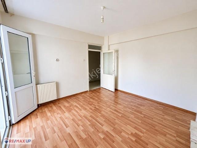 Balçova'da Kiracılı 3+1 | Ekonomi Üni. 350 M | Agora Avm 650 M