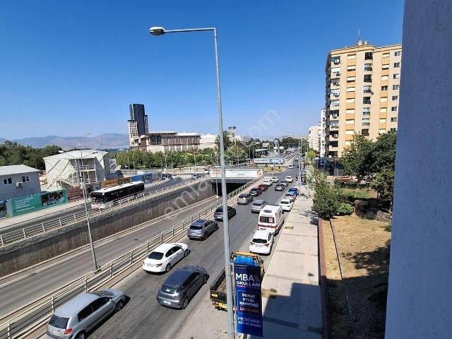 Balçovada Metro Yakını Ana Cad.üzeri D.gazlı Kiralık 2+1 Daire