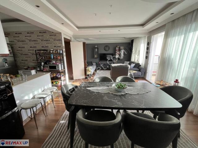 Balçova'da Merkezi Konumda Şık Ve Ferah Satılık 3+1 Daire