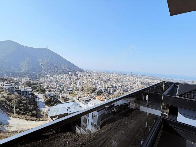 Balçova'da Muhteşem Manzaralı Ultra Lüks Tripleks Villa