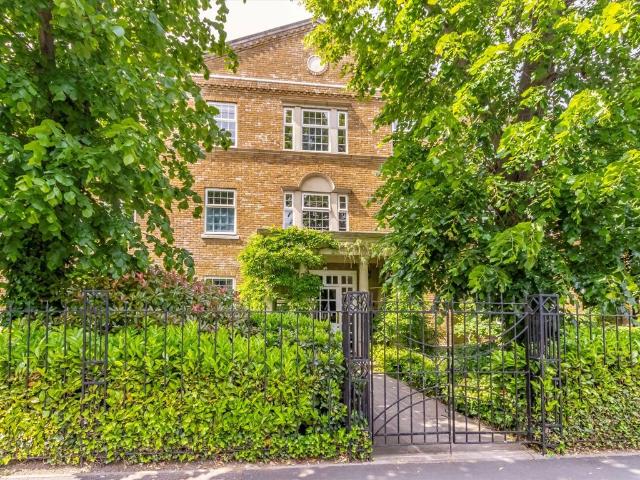 Balaclava Road, Surbiton KT6, 2 bed flat to rent, £2,450 pcm | PrimeLocation