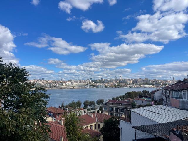 Balat’ta Deniz Manzaralı, Komple Yenilenmiş 1+1 Kiralık Daire