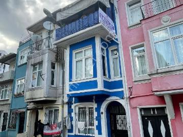 Balat Ayvansaray'da Sahile Yakın 3 Katlı Satılık Bina