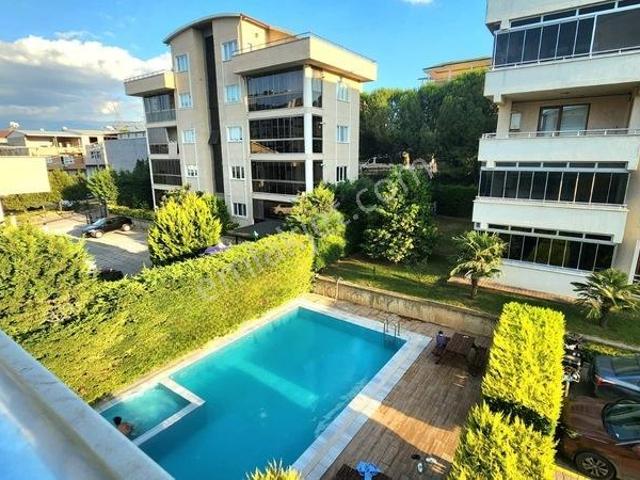 Balat'ta Havuzlu Site İçinde 250 M2 Satılık 5+1 Dubleks Daire