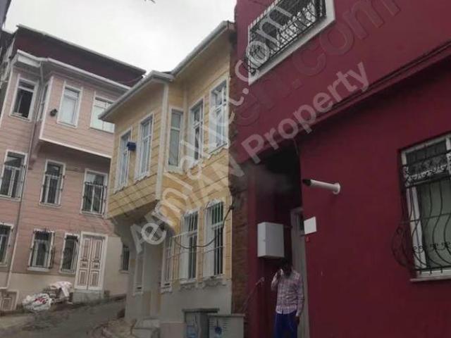Balat'ta Yüksek Getirili Müstakil Bina: 10 Daire