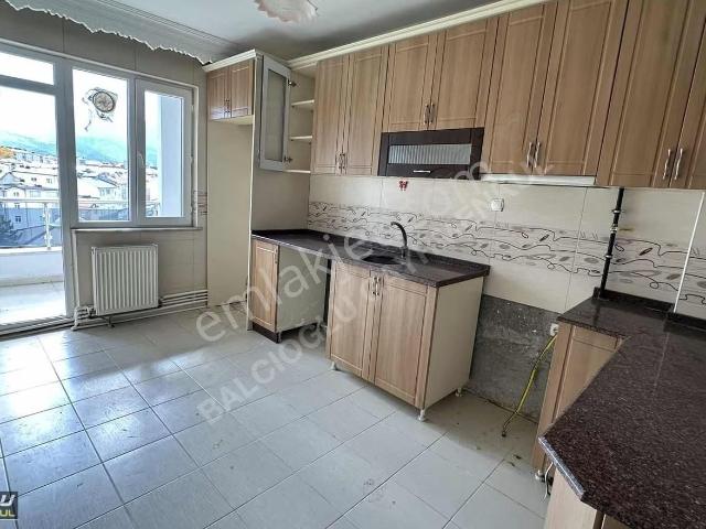 Balcıoğlu Emlaktan Çarşı Merkezde 3+1 Kiralık Daire