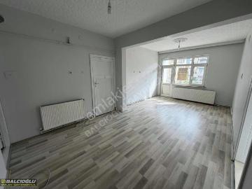 Balcıoğlu Emlaktan Merkezde Ara Kat Kiralık 3+1 Daire
