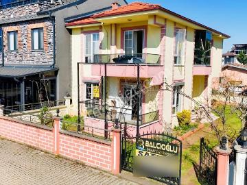 Balcıoğlundan Merkez Plajda Müstakil Geniş Bahçeli Dubleks Villa