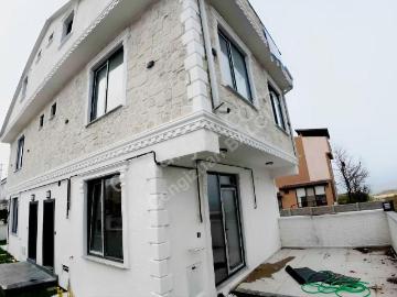 Balcıoğlundan Alanderede Denize 50 M Uygun Lüx 3+1 Triplex Villa