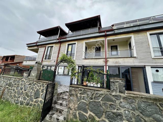 Balcıoğlundan Eşyalı Denize Yakın, Özel Konumda Kiralık Villa