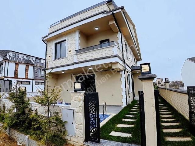 Balcıoğlundan Kocaali Alanderede Uygun 4+1 Lüx Havuzlu Triplex