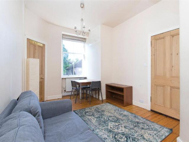 Balcarres Street, Morningside. 1 bed apartment to rent £1,050 pcm £242 pw