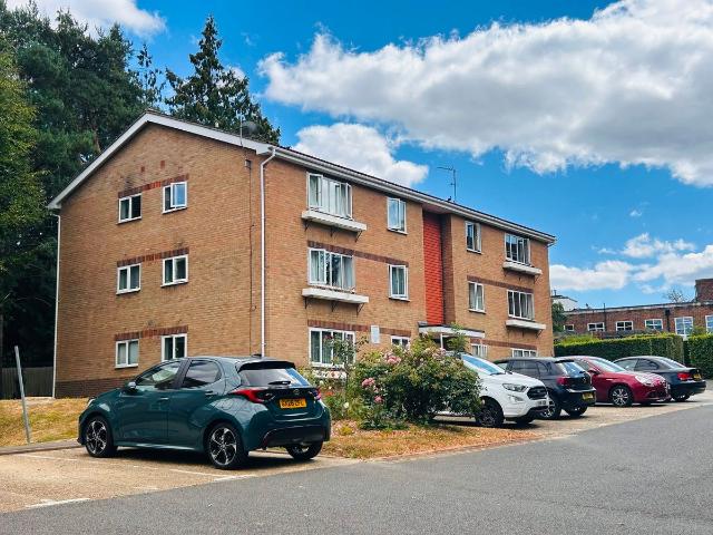 Balcombe Court, Crawley RH10, 1 bed flat to rent, £1,180 pcm | PrimeLocation