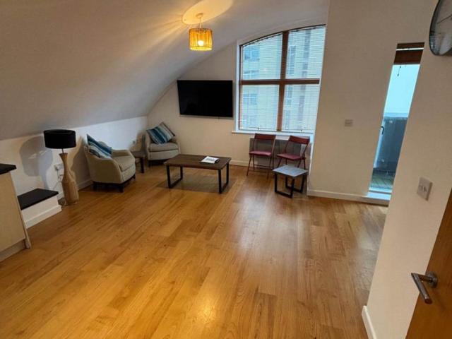 BALCONY* Marine Road, Eastbourne *LIFT ACCESS