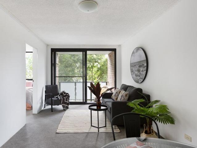 Balcony + parking + ultimate privacy
