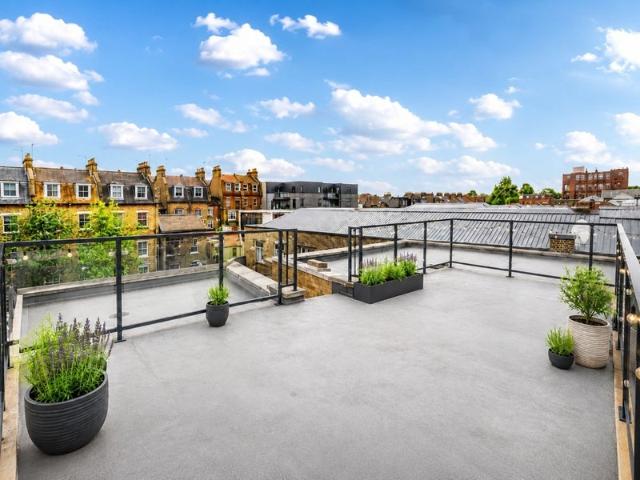 Balcony & Roof Top Terrance, New Built 1 Bed Flat