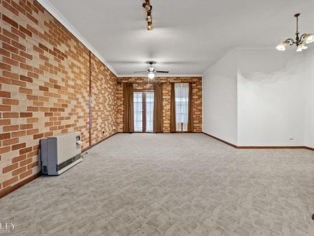 Balcony Views in the Heart of Goulburn