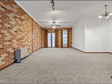 Balcony Views in the Heart of Goulburn