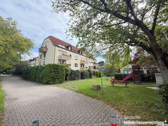 BALD FREI: SONNIGE UND GEMÜTLICHE 2 ZIMMERWOHNUNG MIT BALKON!