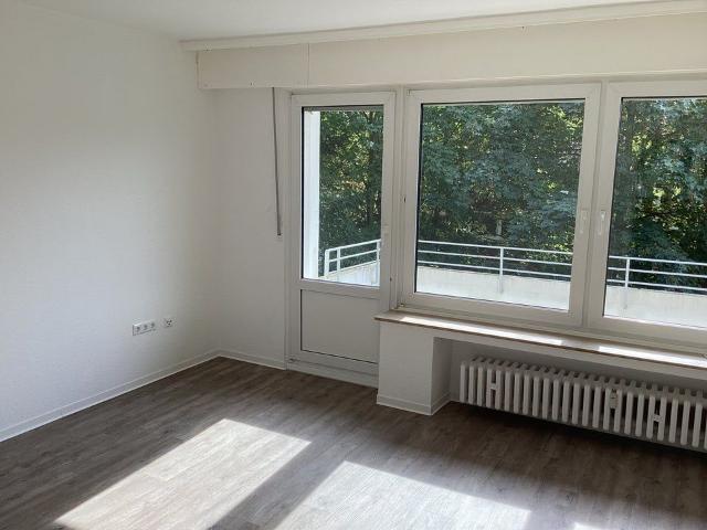 Bald verfügbar! Großzügige 4 Zimmer Wohnung mit Balkon