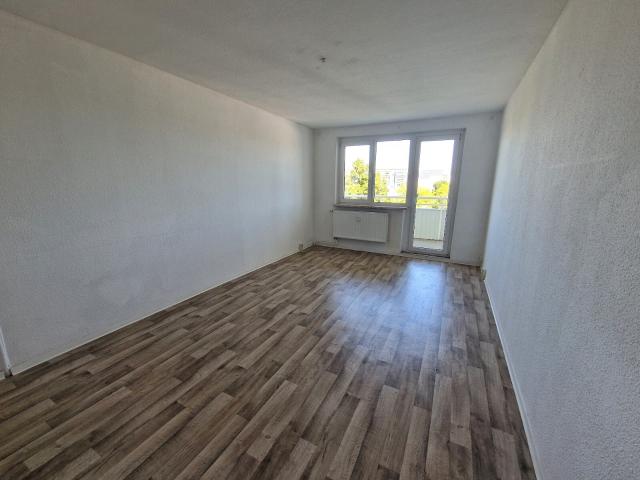 Bald wie neu: Großzügige 4 Zimmer Wohnung mit Balkon & Tageslichtküche