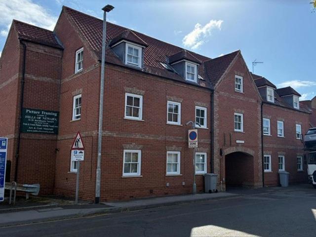 Balderton Gate, Newark NG24 1 bed flat to rent £595 pcm £137 pw