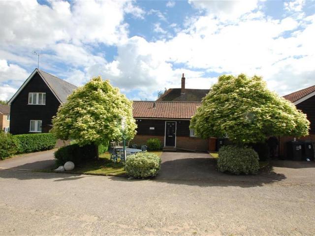 Baldock Road, Buntingford, Hertfordshire 2 bed semi detached bungalow to rent £1,450 pcm £335 pw