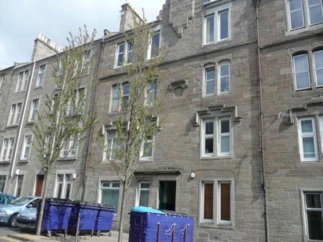 Baldovan Terrace, Dundee, 1 bed flat to rent £550 pcm £127 pw