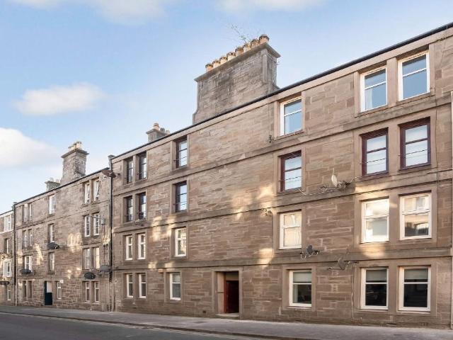 Baldovan Terrace, Stobswell, Dundee DD4, 2 bed flat to rent, £895 pcm | PrimeLocation