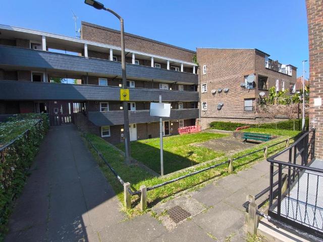 Baldry Gardens, London, SW16 2 bed apartment to rent £1,875 pcm £433 pw